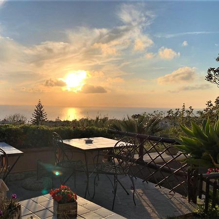 La Terrazzina Sul Tramonto Bed & Breakfast Forio  Bagian luar foto