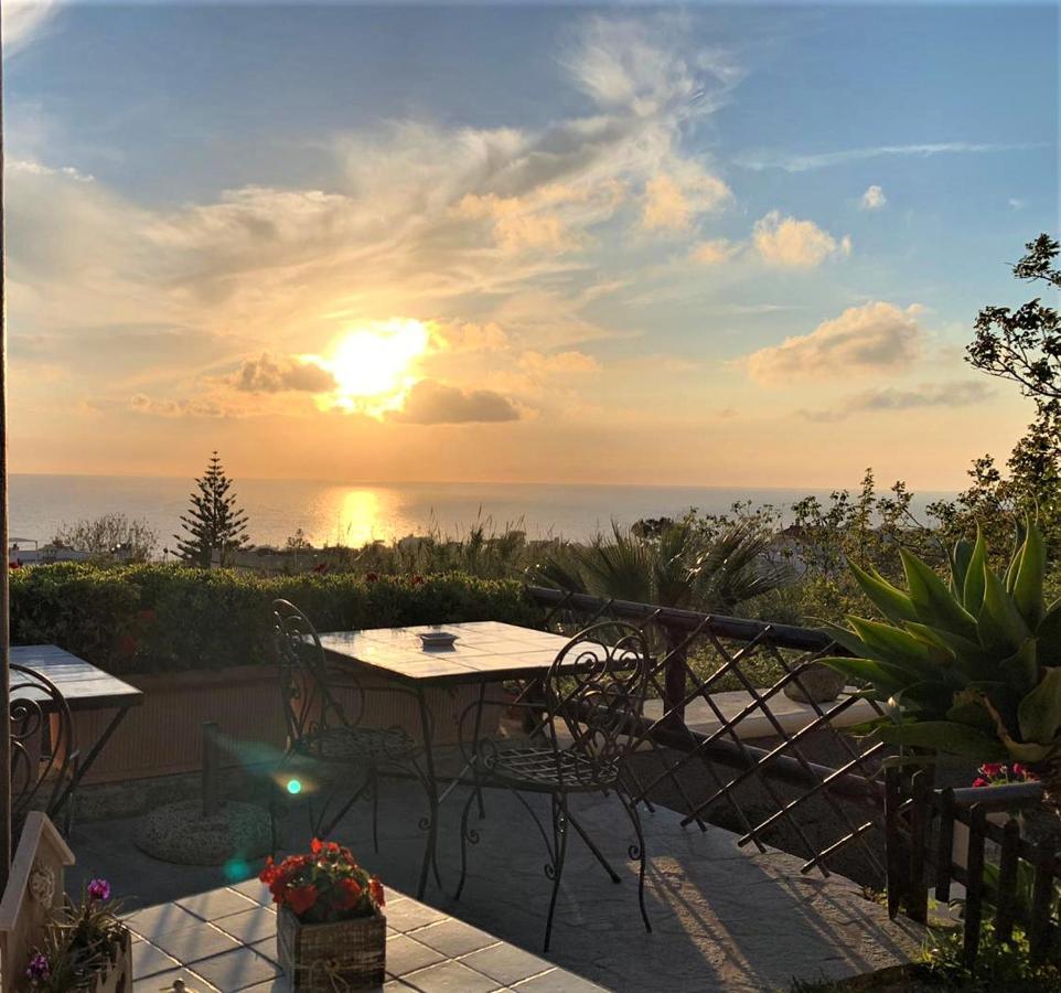 La Terrazzina Sul Tramonto Bed & Breakfast Forio  Bagian luar foto
