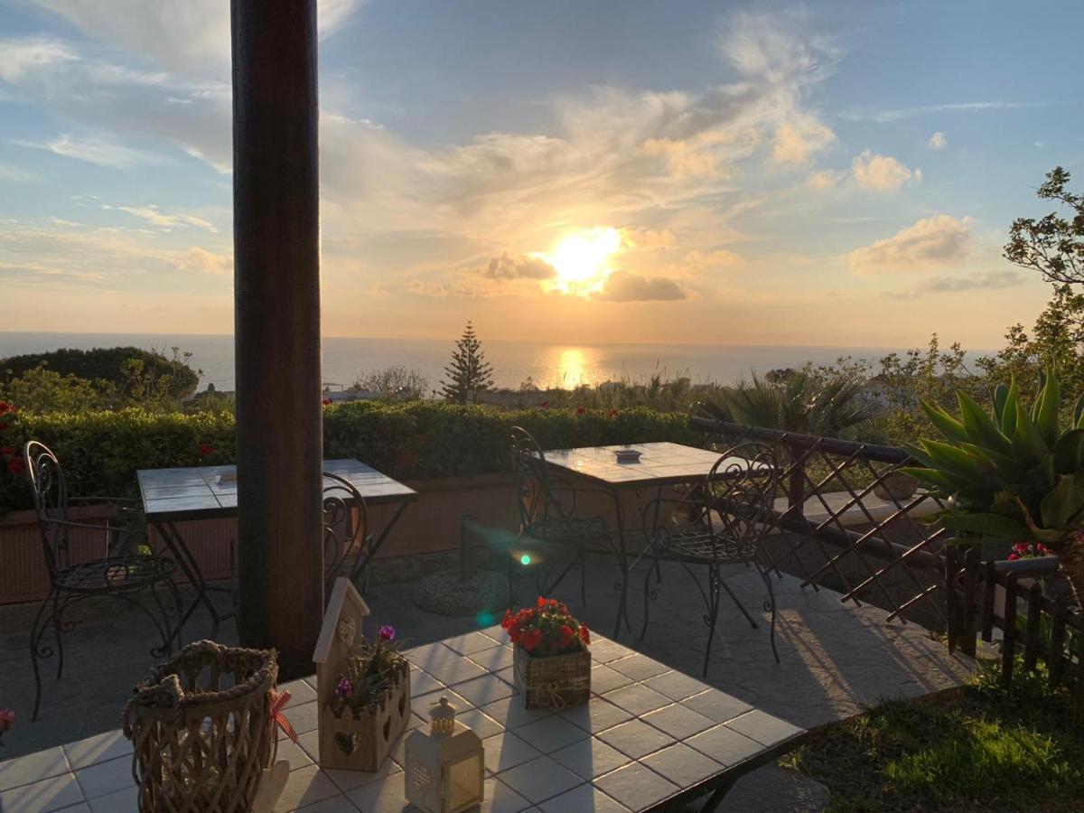 La Terrazzina Sul Tramonto Bed & Breakfast Forio  Bagian luar foto